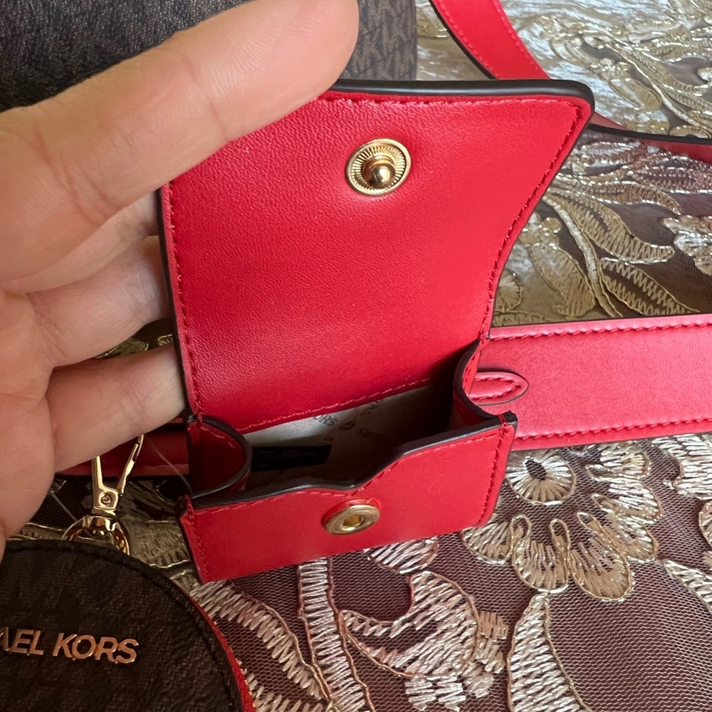 Michael Kors Crossbody with Tech Attached MK Signature - Picture 8 of 12